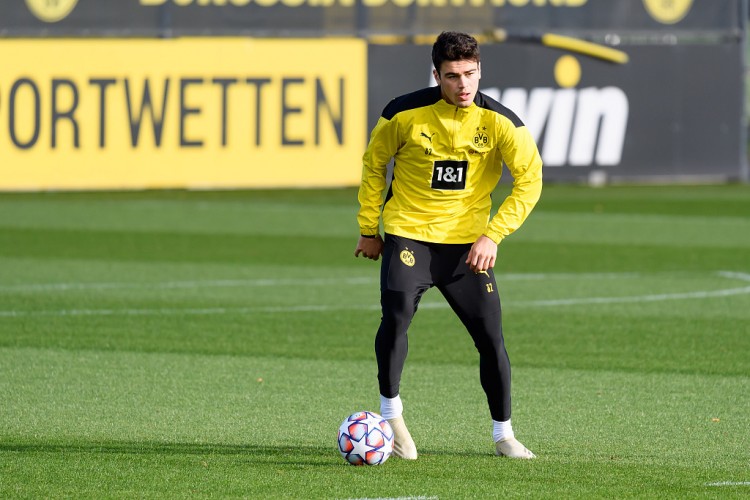 德天空：门兴试图截胡多特中场雷纳，球员对转会持开放态度