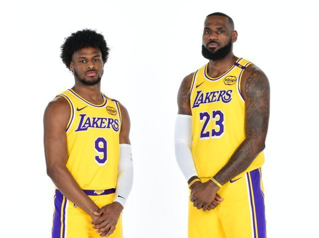 开云首页APP-父子同场即将上线！詹皇为儿子站台：每天都在进步